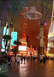 وأشهر شوارع التسوّق العالم!!! las_vegas210.jpg