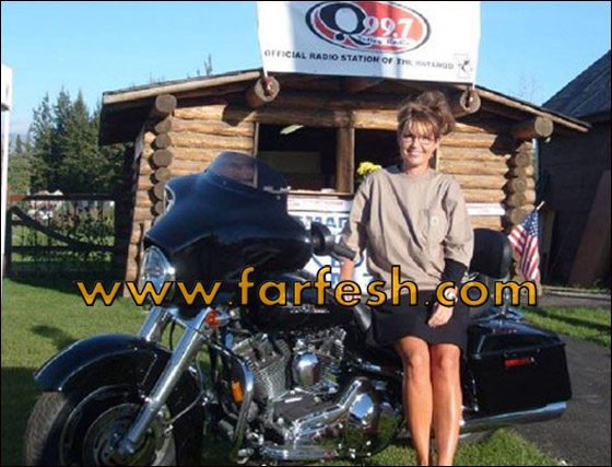 أمريكيا منشغلة بثديا بالين:  طبيعيان أم سيلكون!!