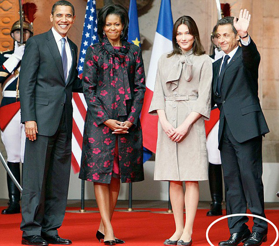 إعلان يسخر من قصر قامة ساركوزي يثير فضيحة في فرنسا! 