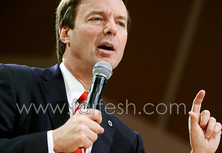 مرشح سابق للرئاسة الامريكية يعترف بأبوته لطفلة غير شرعية مرشح سابق للرئاسة الامريكية يعترف بأبوته لطفلة غير شرعية