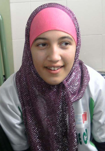 الحكومة الاسبانية تعيد طالبة إلى المدرسة بعد طردها بسبب الحجاب!