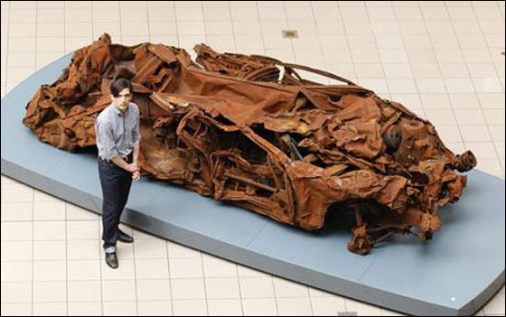 المتحف الحربي البريطاني يعرض حطام سيارة عراقية!!