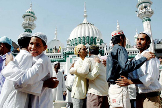 اليكم صور من حول العالم في أول ايام العيد 