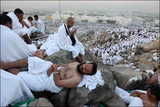 لبيك اللهم لبيك.. أكثر من 3 ملايين يقفون على صعيد عرفات