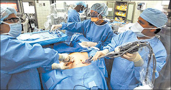 لأول مرة.. روبوت ينجح في اجراء عملية جراحية في روسيا!