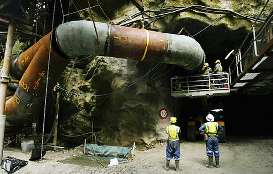 انفجار مفاجىء يودي بحياة العمال العالقين بمنجم نيوزيلندا 