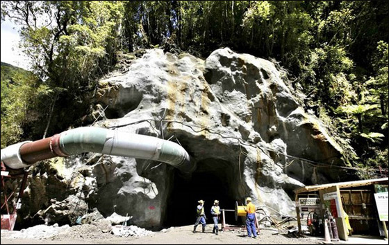 انفجار مفاجىء يودي بحياة العمال العالقين بمنجم نيوزيلندا 