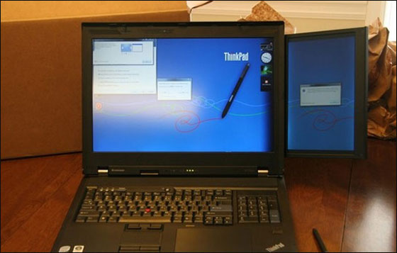 توشيبا: كمبيوتر محمول بشاشتين!!