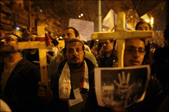 21 مصري مسلم يقطعون اذن قبطي لاقامته علاقة اثمة مع مسلمة 21 مصري مسلم يقطعون اذن قبطي لاقامته علاقة اثمة مع مسلمة