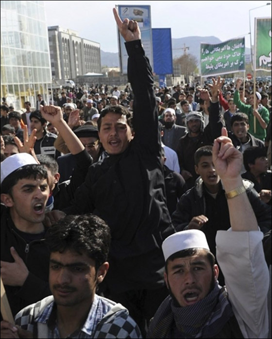 افغانستان: 12 قتيلا في احتجاجات ضد حرق القرآن افغانستان: 12 قتيلا في احتجاجات ضد حرق القرآن