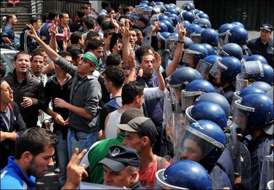 تسونامي الثورات العربية مستمر.. والمحطة الجديدة الجزائر!! تسونامي الثورات العربية مستمر.. والمحطة الجديدة الجزائر!!