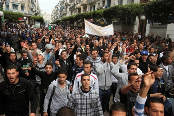 تسونامي الثورات العربية مستمر.. والمحطة الجديدة الجزائر!! تسونامي الثورات العربية مستمر.. والمحطة الجديدة الجزائر!!