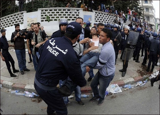 تسونامي الثورات العربية مستمر.. والمحطة الجديدة الجزائر!! تسونامي الثورات العربية مستمر.. والمحطة الجديدة الجزائر!!