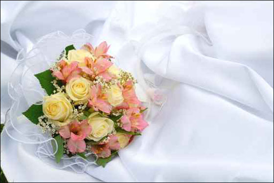 اليكن.. مجموعة رائعة من باقات الورود للعرائس!!! 