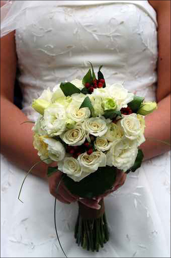 اليكن.. مجموعة رائعة من باقات الورود للعرائس!!! 