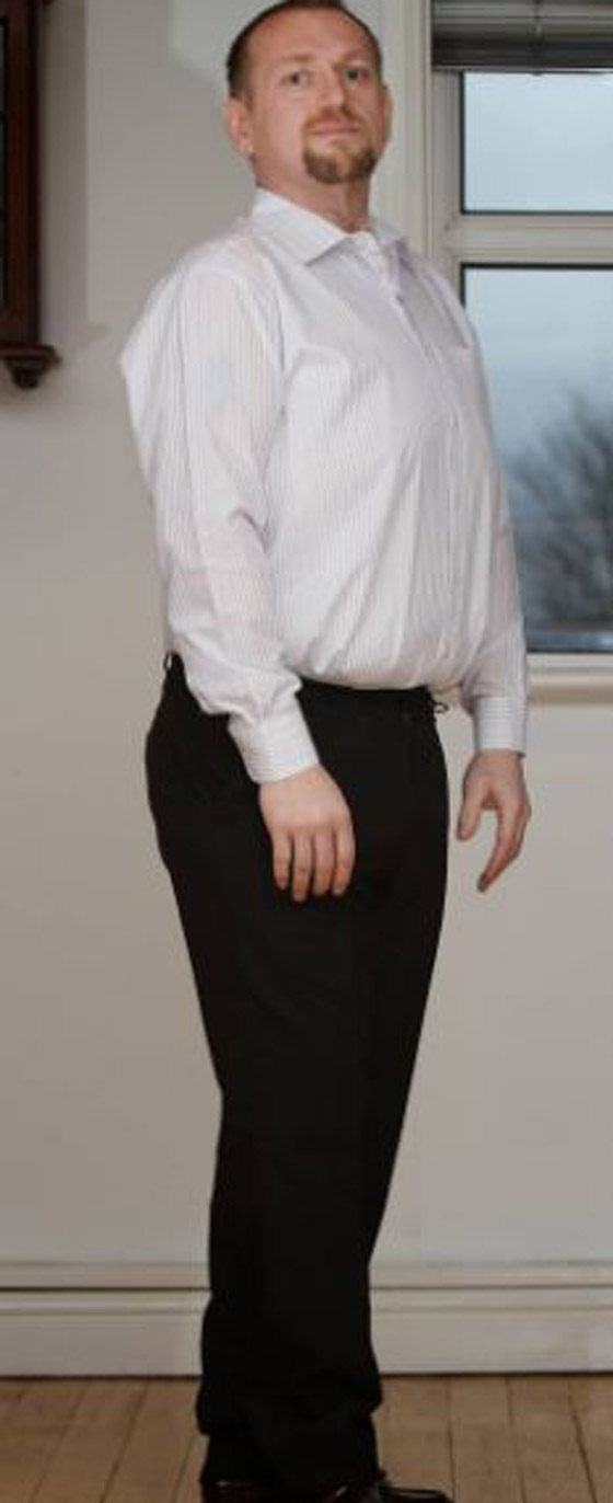 بعد ان لقّبوه بوحش البحيرة.. تحداهم وخسر نصف وزنه