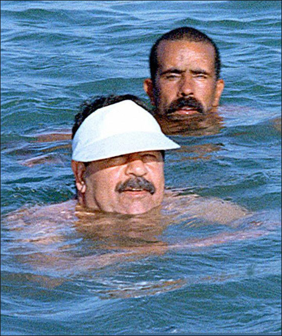 شاهدوا.. ألبوم صور الماضي للرئيس العراقي الراحل صدام حسين