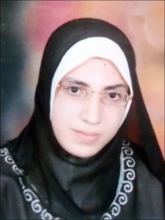 بالصور.. 3 شقيقات مكتملات الانوثة يتحولن الى رجال!!