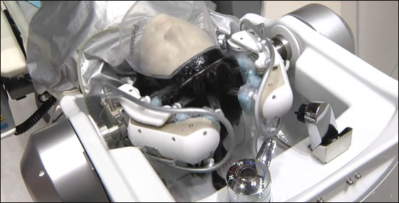 بالفيديو.. روبوت ياباني يغسل الشعر باستخدام 24 اصبعا!! بالفيديو.. روبوت ياباني يغسل الشعر باستخدام 24 اصبعا!!