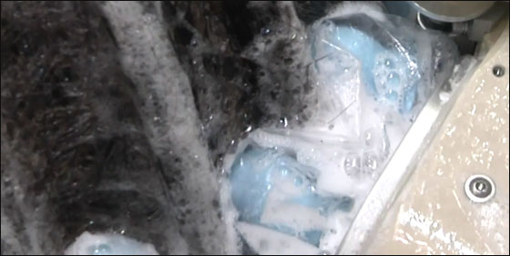 بالفيديو.. روبوت ياباني يغسل الشعر باستخدام 24 اصبعا!! بالفيديو.. روبوت ياباني يغسل الشعر باستخدام 24 اصبعا!!