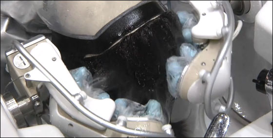 بالفيديو.. روبوت ياباني يغسل الشعر باستخدام 24 اصبعا!! بالفيديو.. روبوت ياباني يغسل الشعر باستخدام 24 اصبعا!!