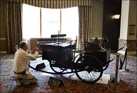 بالصور.. أقدم سيارة في العالم تُباع مقابل 4.62 مليون دولار!