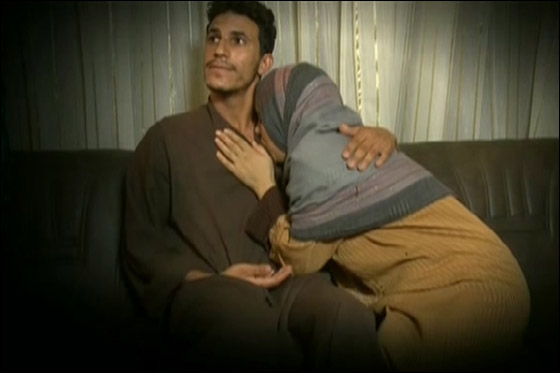 اعلامي سعودي يفتح قبر ضحية شرف فيجدها على قيد الحياة!! 