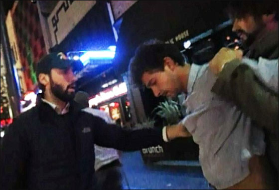 بطل "ترانسفورمرز" ملقى على حافة الطريق بعد عراك مع مجهول!!