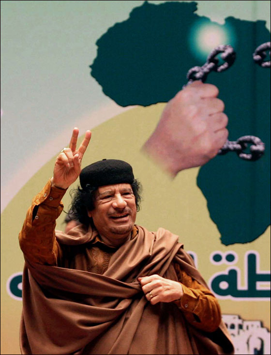 عشيرة صدام حسين تعزي عائلة القذافي وتتوعد للأخذ بثأره!! 