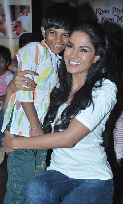 نشر صور باكستانية عارية يحدث ضجة كبيرة بين باكستان والهند! نشر صور باكستانية عارية يحدث ضجة كبيرة بين باكستان والهند!