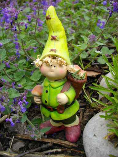 اليكم اطرف زينة للحديقة.. الاقزام!