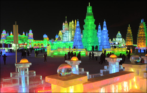 مهرجان الجليد في الصين يعرض منحوتات جمالها خيالي!