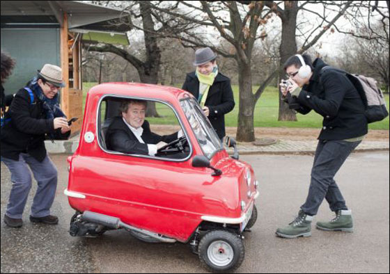 بريطانيون يحاولون اعادة تصنيع اصغر سيارة في العالم!