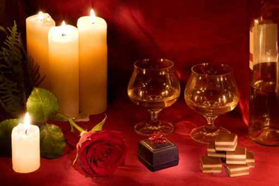 نقدم اكثر الافكار رومانسية لتزيين طاولة العشاق في عيد الحب!