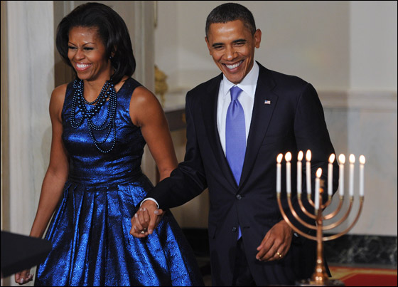 ميشيل أوباما: زوجي مولع بالغناء أثناء أخذ الدوش!