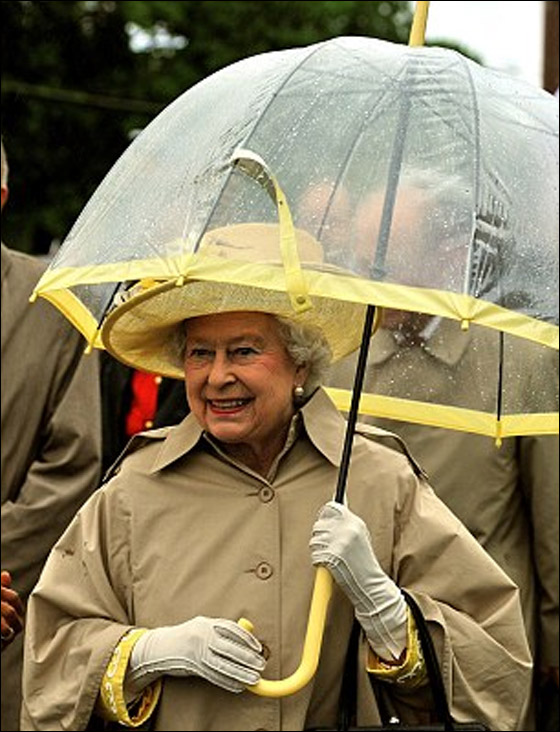 ماهو السر وراء مظلات الملكة