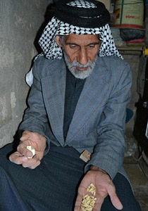 عراقي معارض اختبأ 20 عاما خوفا من بطش صدام واليوم يخرج للنور