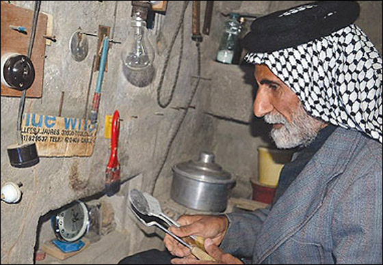 عراقي معارض اختبأ 20 عاما خوفا من بطش صدام واليوم يخرج للنور