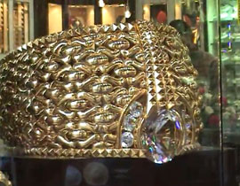 دبي تعرض أكبر خاتم ذهب في العالم بوزن صافي يبلغ 58.856 كغم!