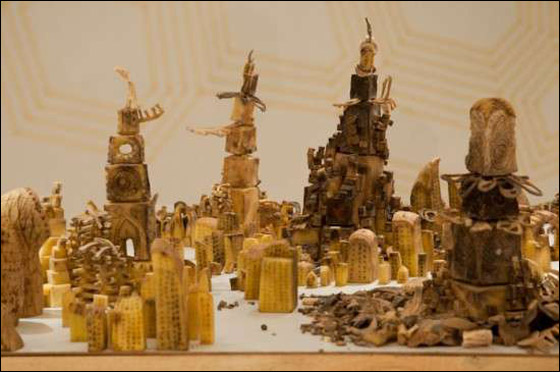 فنان يصنع مدينة كاملة من 80 كلغم بطاطا! 