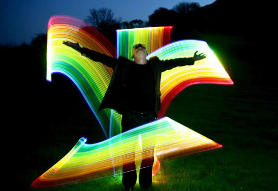 لوحات فنية خلابة بالضوء والكاميرا 