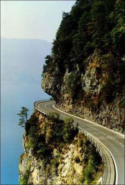 Amazing_Roads_02.jpg