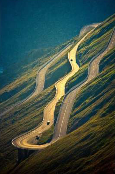 Amazing_Roads_08.jpg