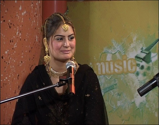 مقتل المغنية الباكستانية غزالة جاويد ووالدها رميا بالرصاص!!