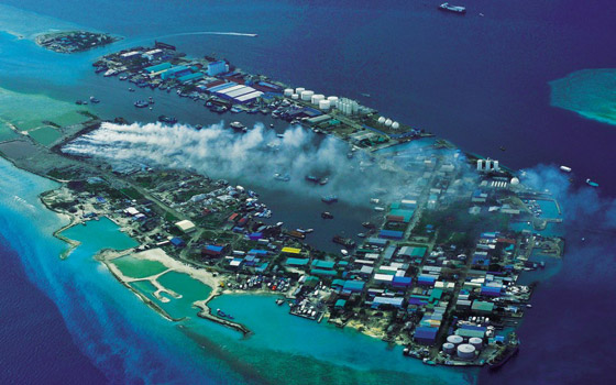 آلاف الأطنان من القمامة تغمر جزر المالديف وتشوه جمالها!