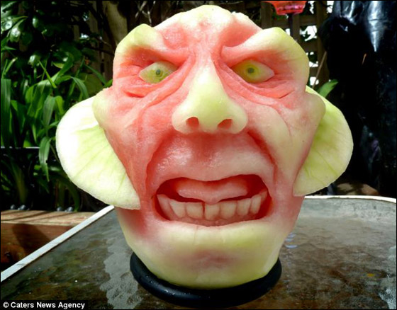 بالصور: ثمار البطيخ تأتيكم على شكل وجوه فنية رائعة