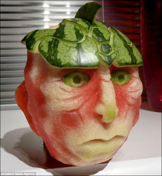 بالصور: ثمار البطيخ تأتيكم على شكل وجوه فنية رائعة