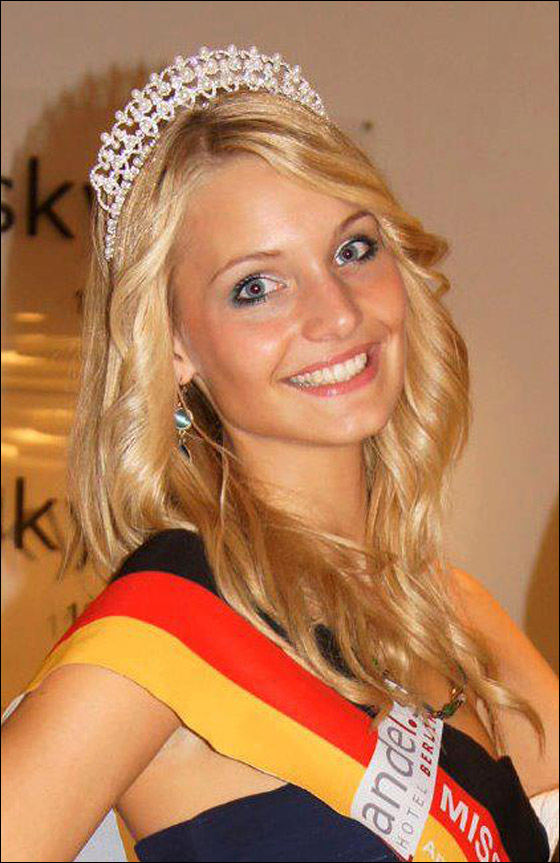 بالصور: المانية شقراء تفوز بلقب ملكة جمال العالم للصم 2012