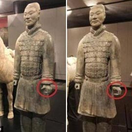 نتيجة بحث الصور عن سيلفي مع تمثال تكلف شابا 4.5 مليون دولار